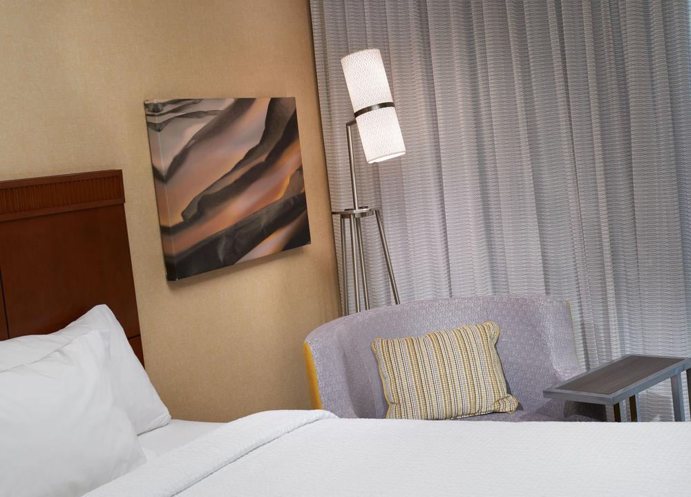 Courtyard By Marriott Detroit Livonia Hotel Bagian luar foto