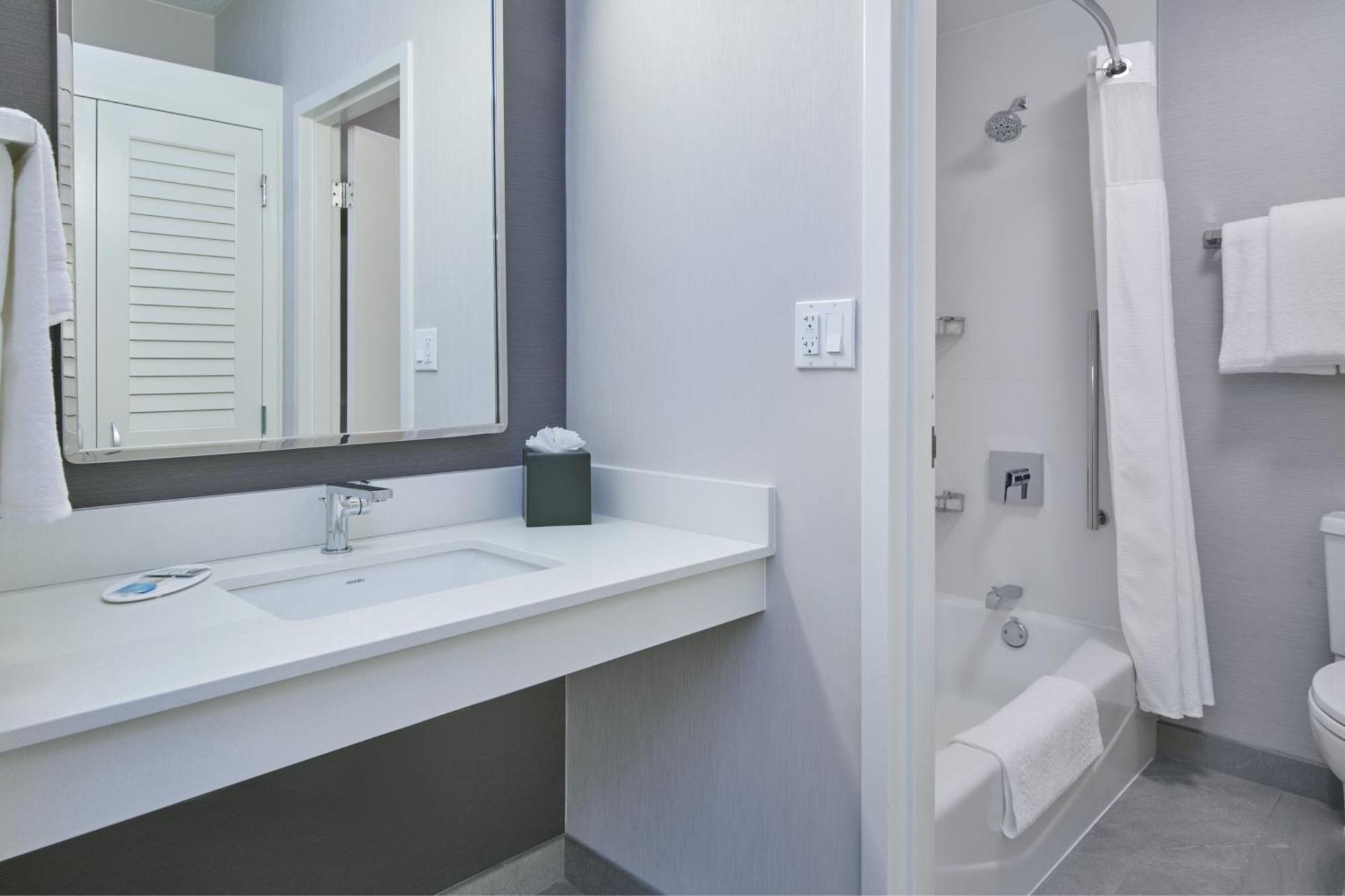 Courtyard By Marriott Detroit Livonia Hotel Bagian luar foto