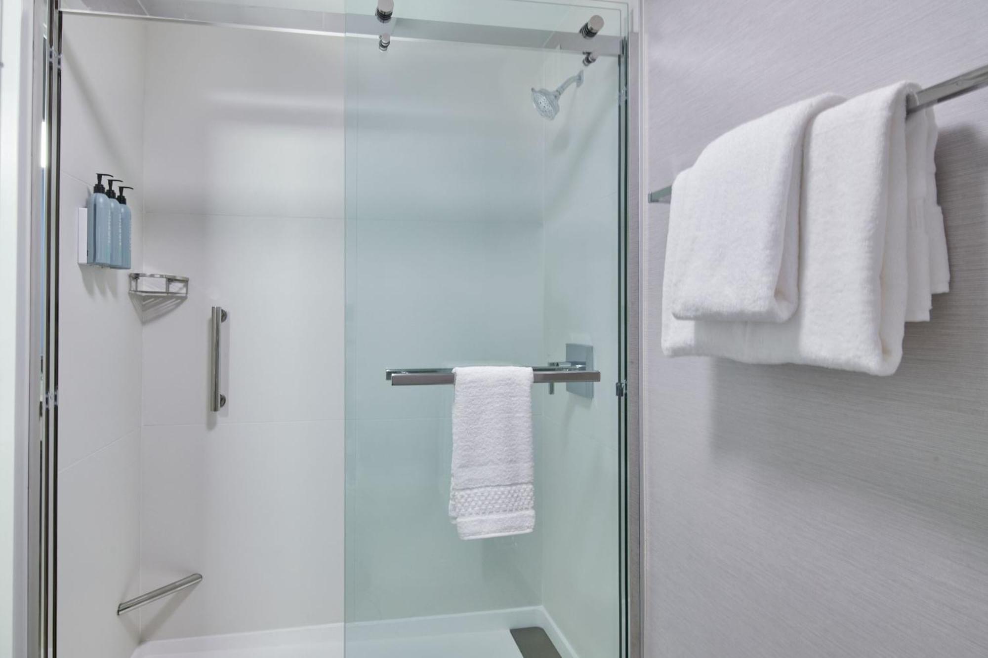 Courtyard By Marriott Detroit Livonia Hotel Bagian luar foto