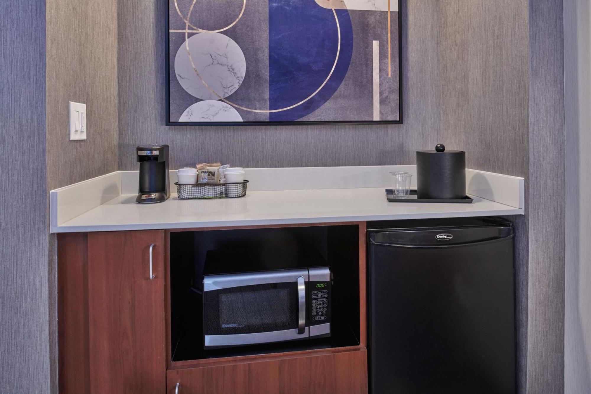 Courtyard By Marriott Detroit Livonia Hotel Bagian luar foto