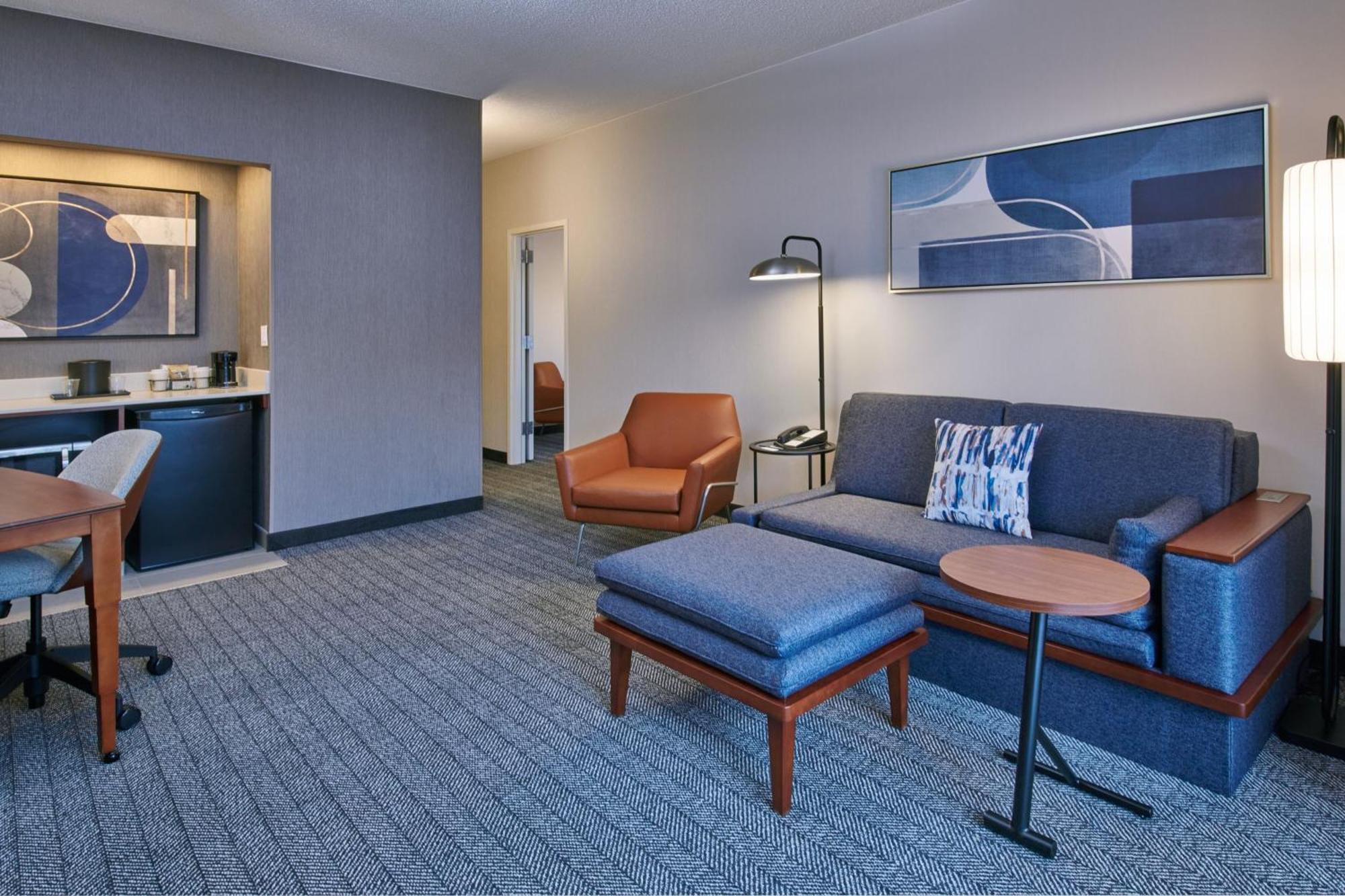 Courtyard By Marriott Detroit Livonia Hotel Bagian luar foto