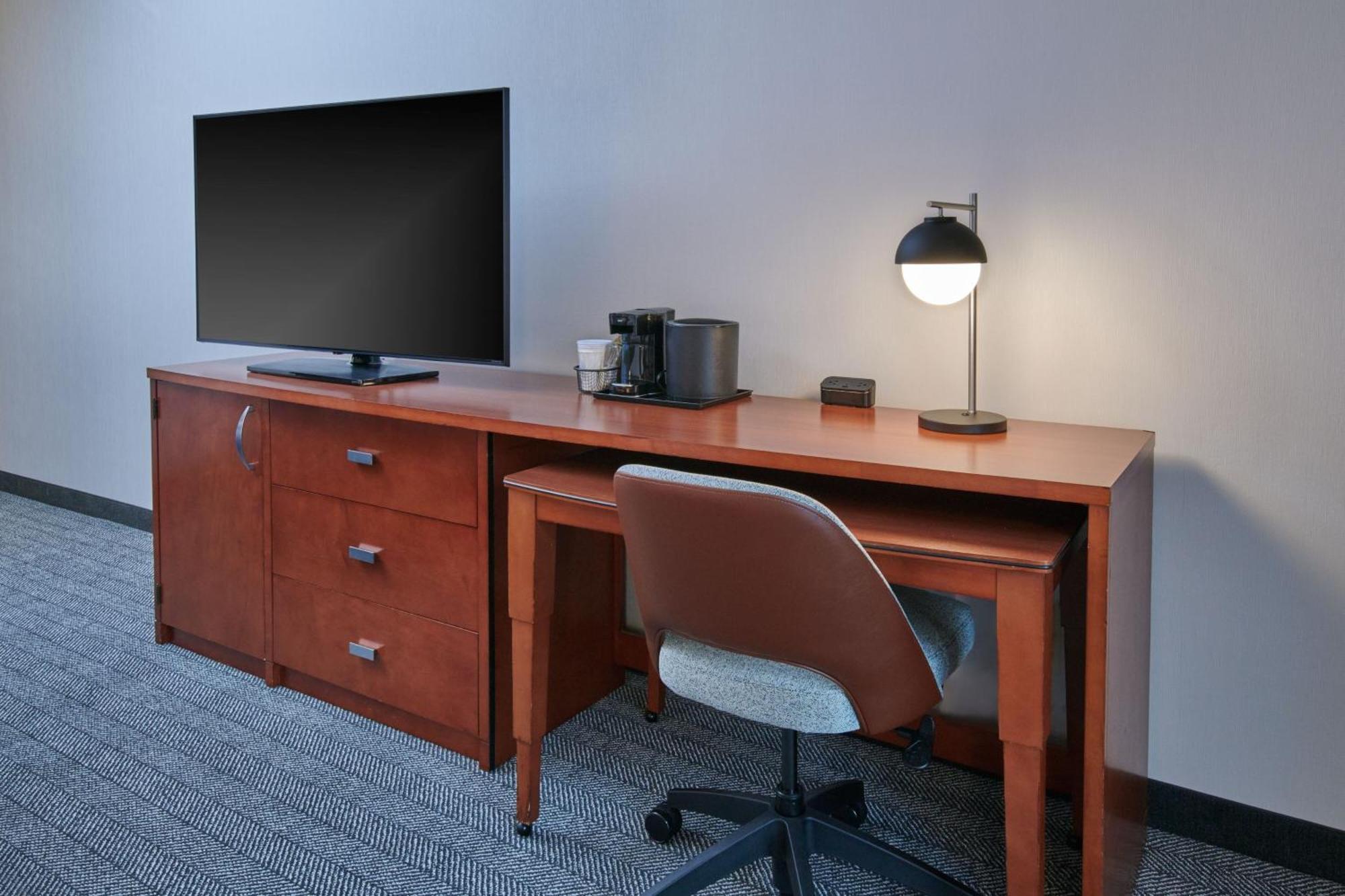 Courtyard By Marriott Detroit Livonia Hotel Bagian luar foto