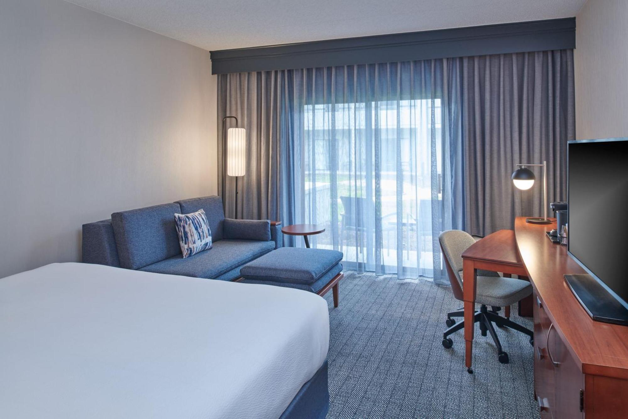 Courtyard By Marriott Detroit Livonia Hotel Bagian luar foto