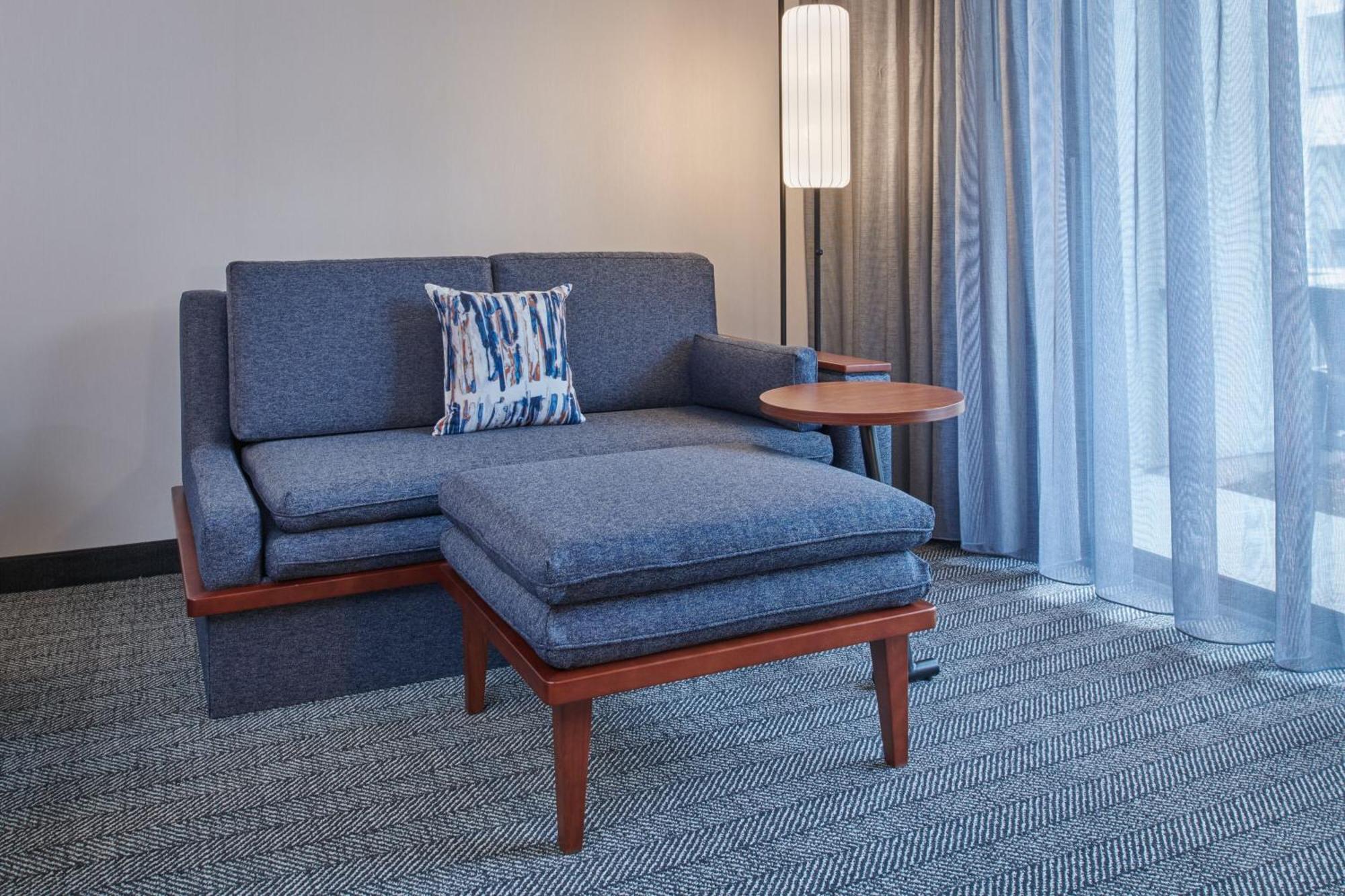 Courtyard By Marriott Detroit Livonia Hotel Bagian luar foto