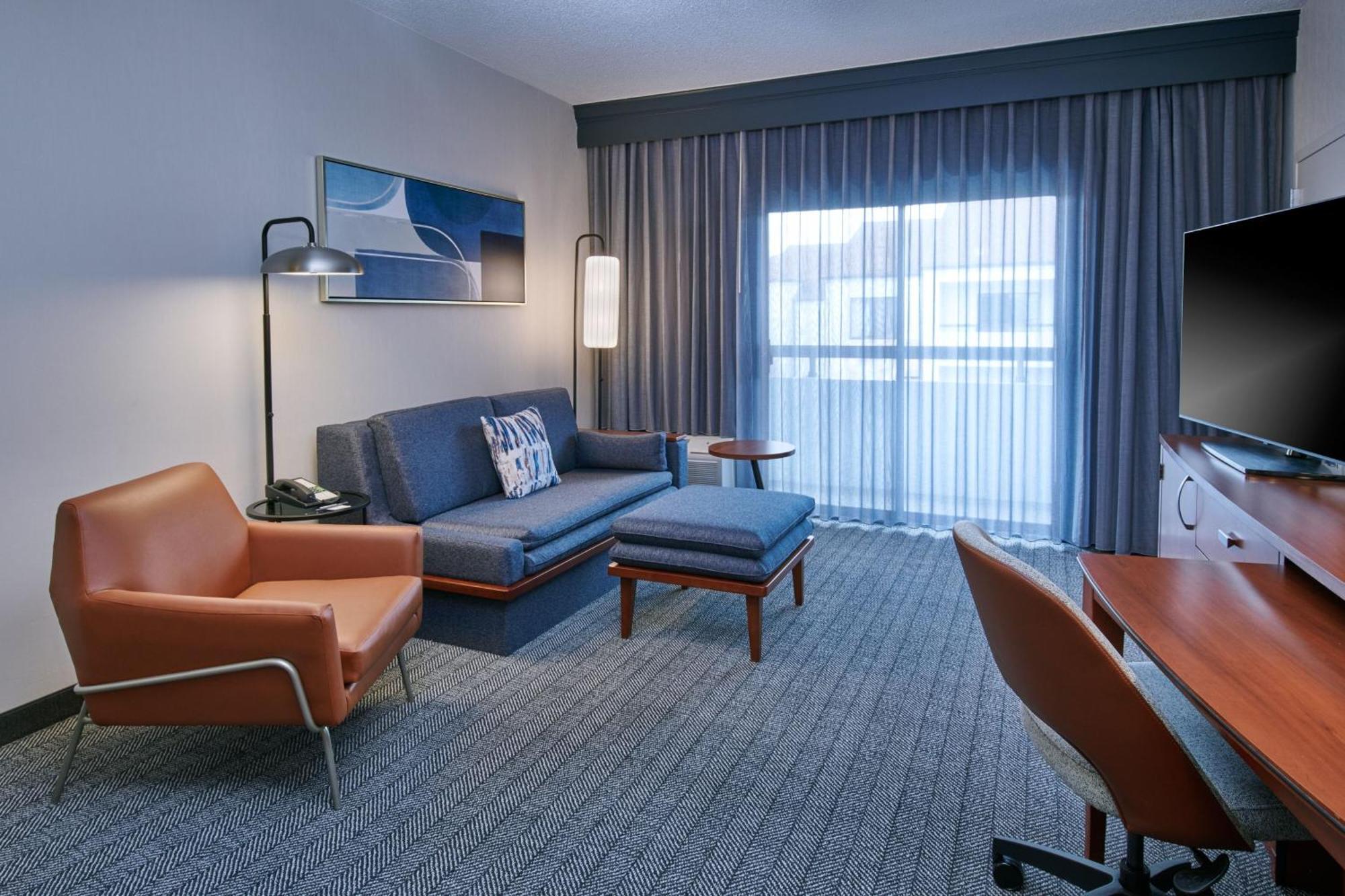 Courtyard By Marriott Detroit Livonia Hotel Bagian luar foto