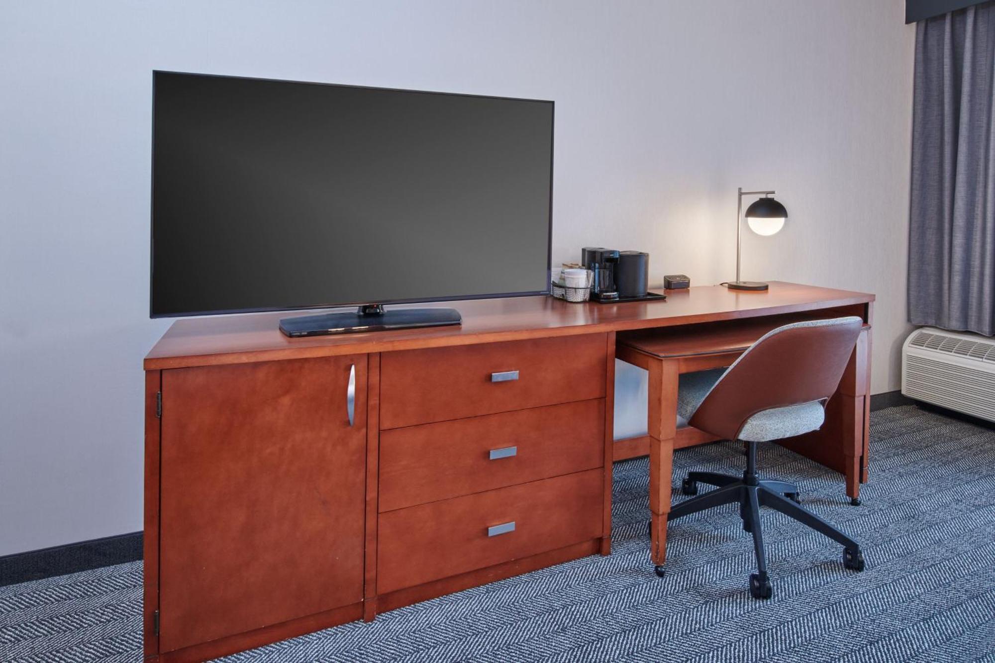 Courtyard By Marriott Detroit Livonia Hotel Bagian luar foto