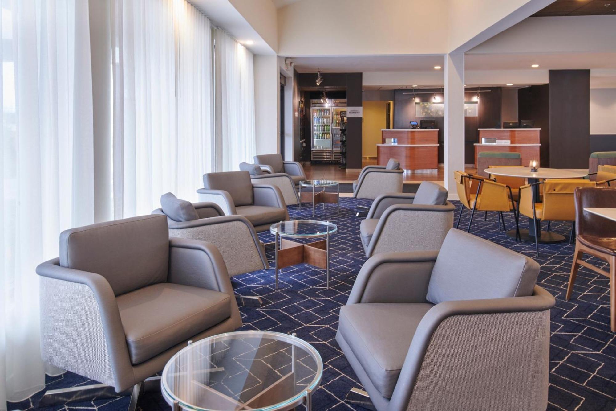 Courtyard By Marriott Detroit Livonia Hotel Bagian luar foto