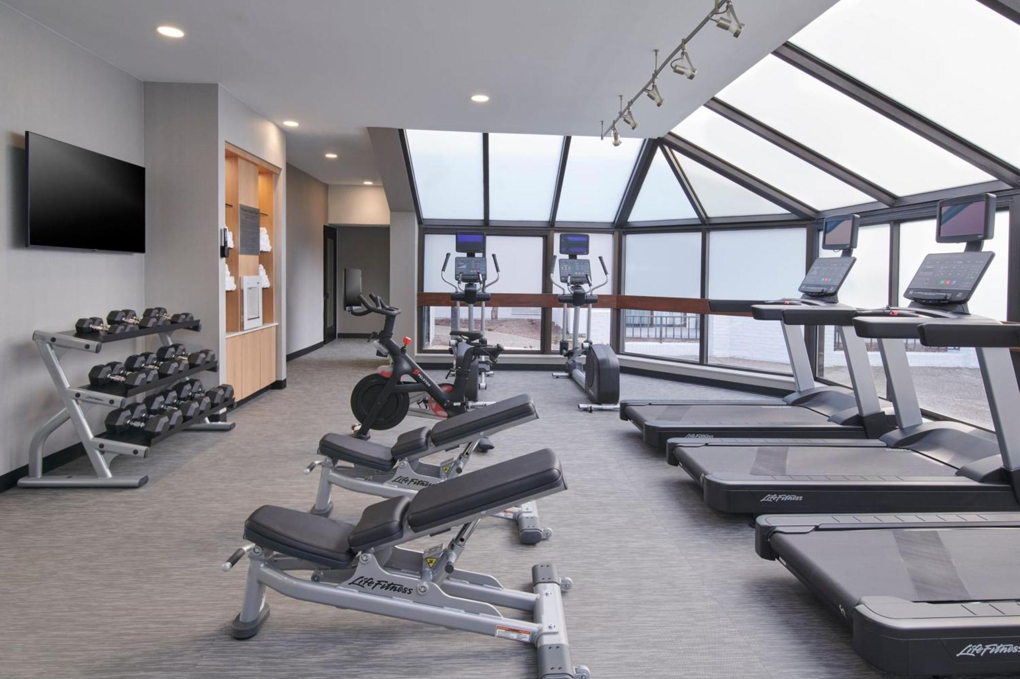 Courtyard By Marriott Detroit Livonia Hotel Bagian luar foto