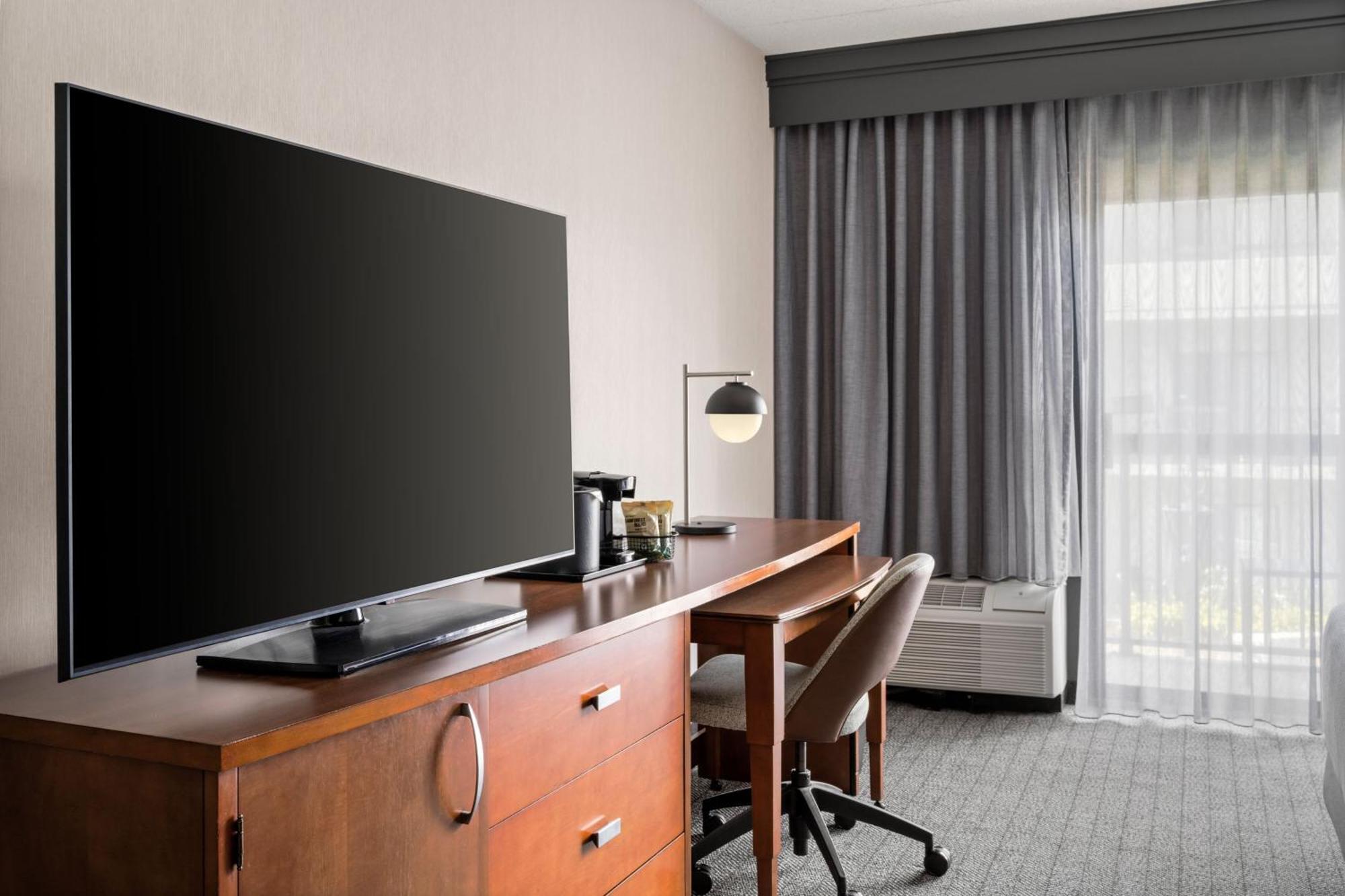 Courtyard By Marriott Detroit Livonia Hotel Bagian luar foto