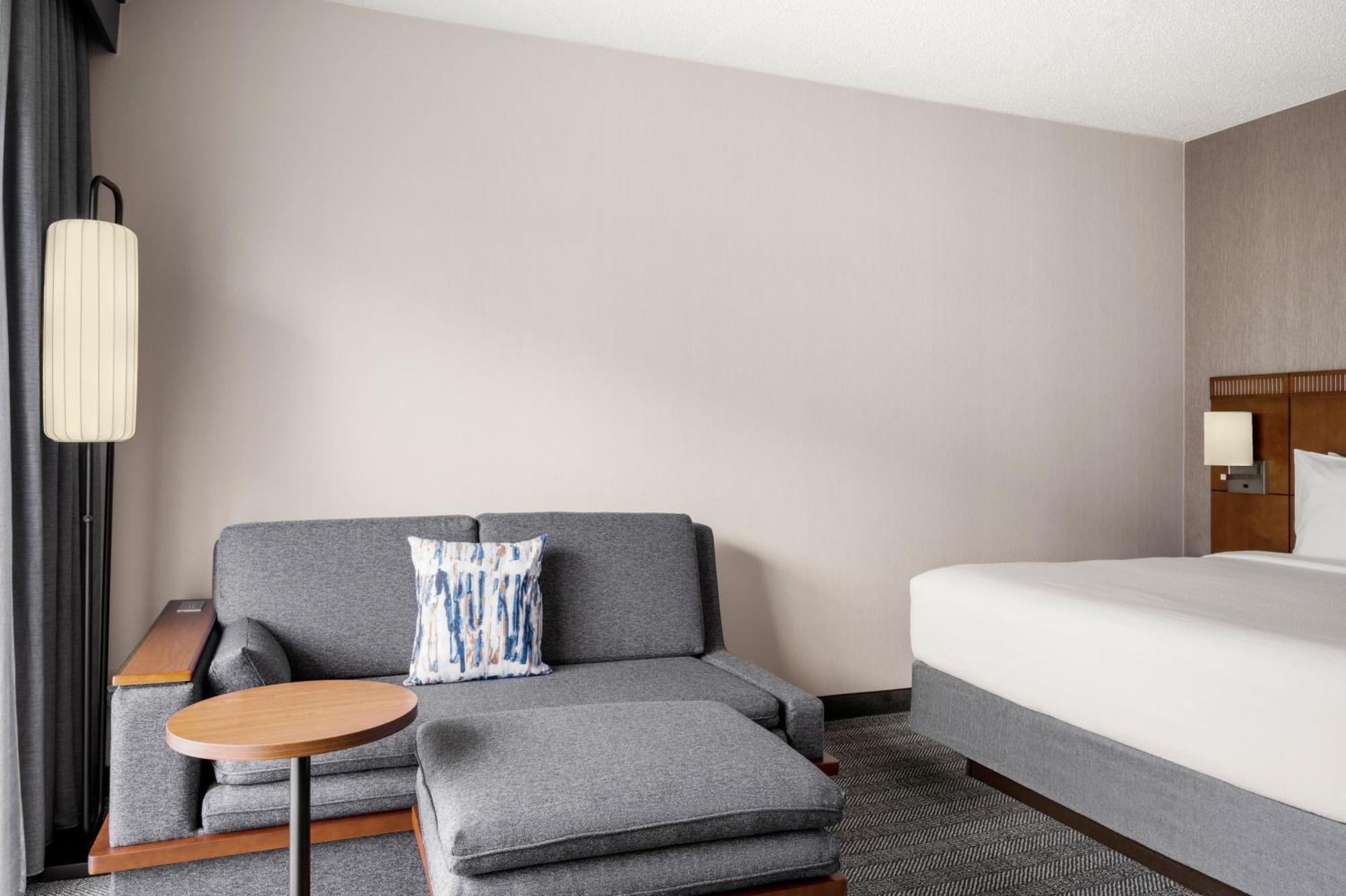 Courtyard By Marriott Detroit Livonia Hotel Bagian luar foto