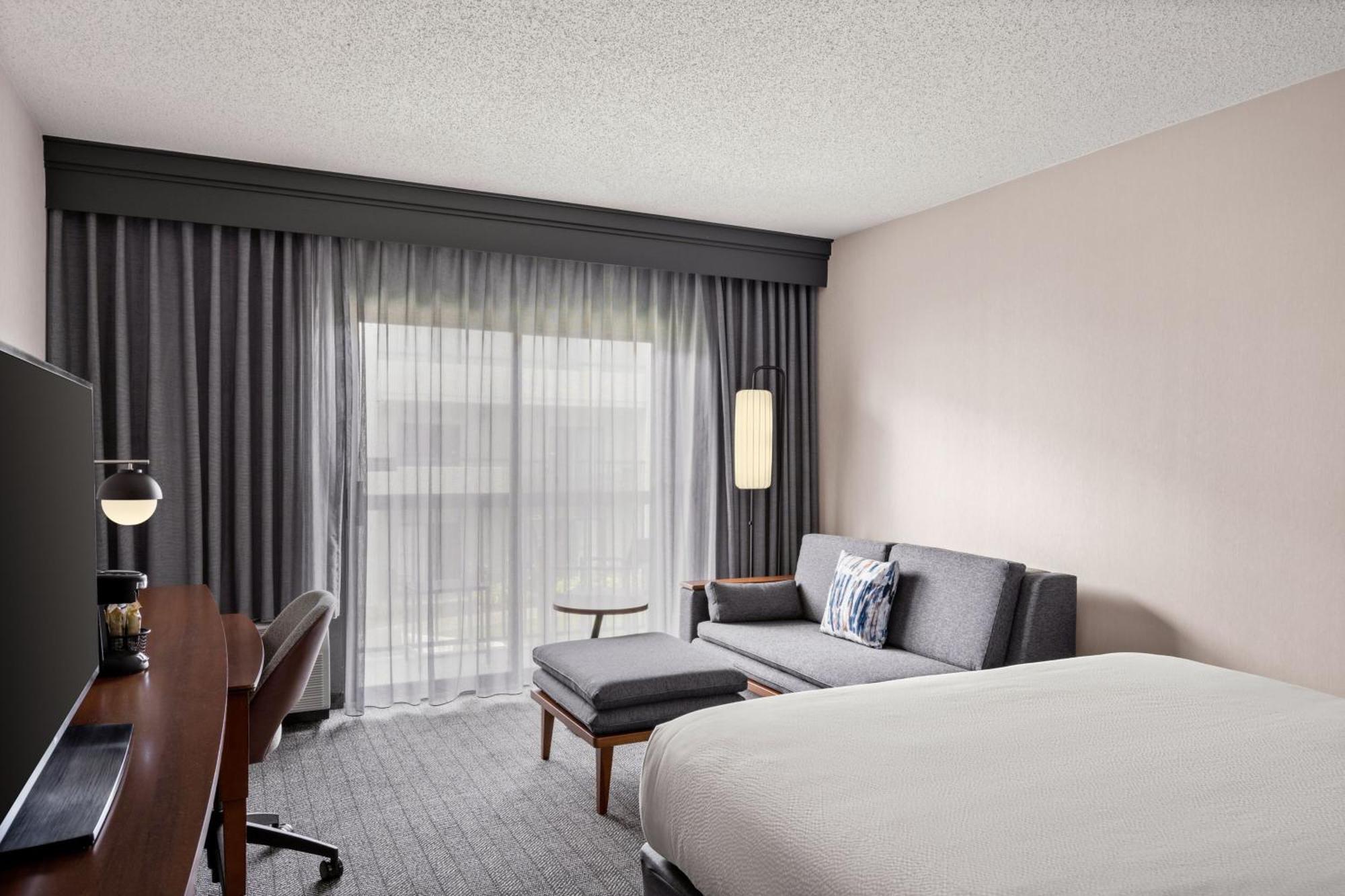 Courtyard By Marriott Detroit Livonia Hotel Bagian luar foto