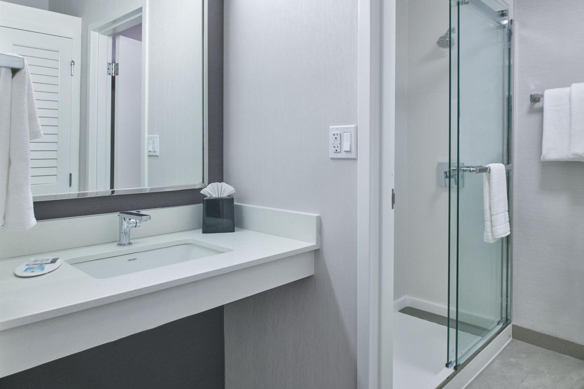 Courtyard By Marriott Detroit Livonia Hotel Bagian luar foto