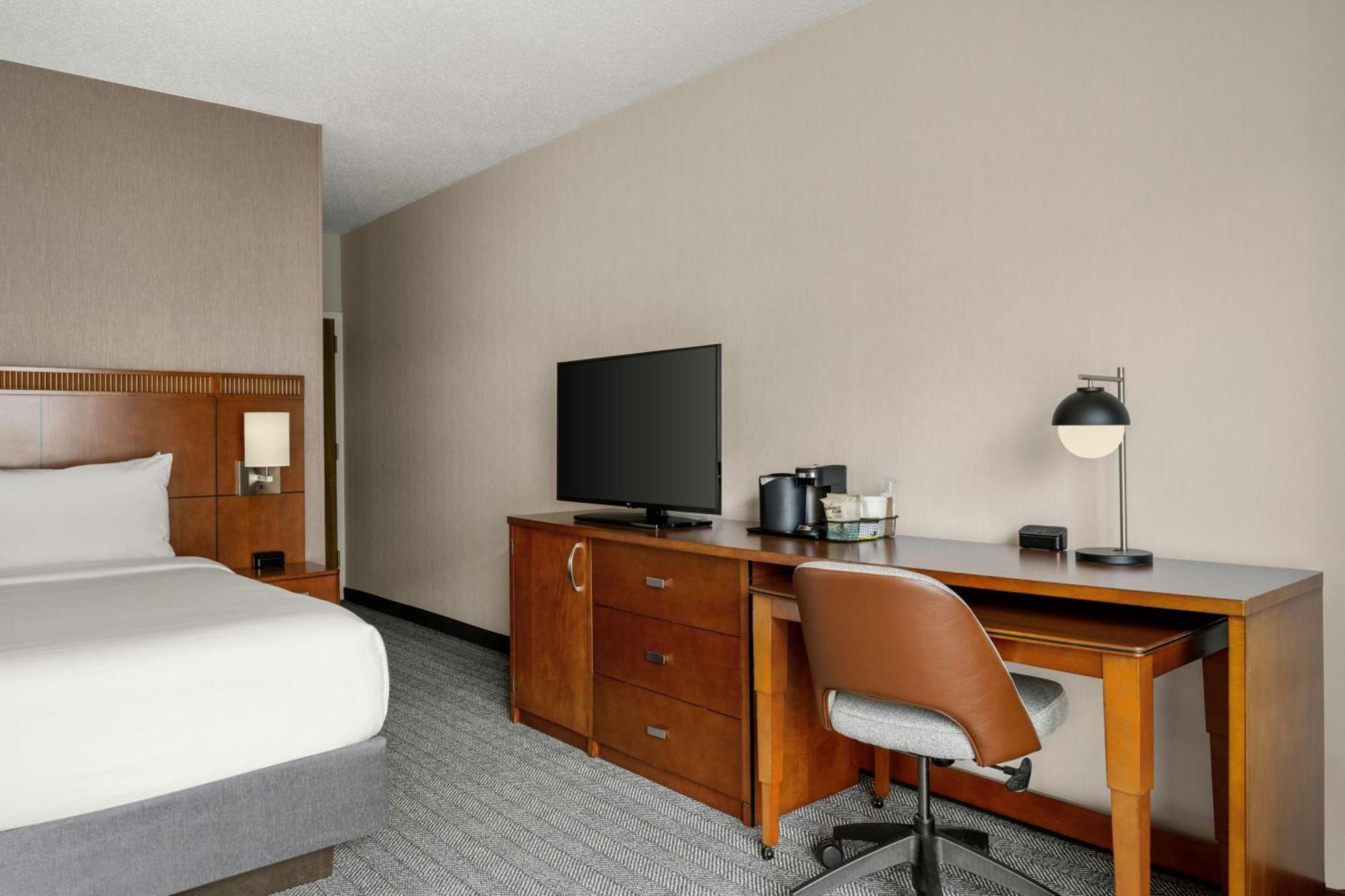 Courtyard By Marriott Detroit Livonia Hotel Bagian luar foto