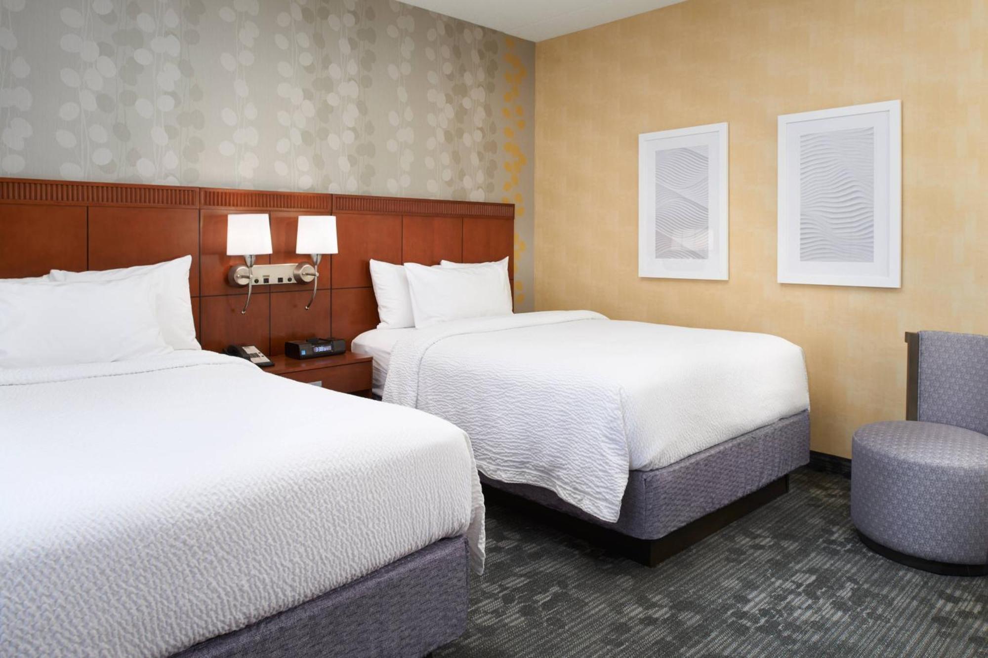 Courtyard By Marriott Detroit Livonia Hotel Bagian luar foto