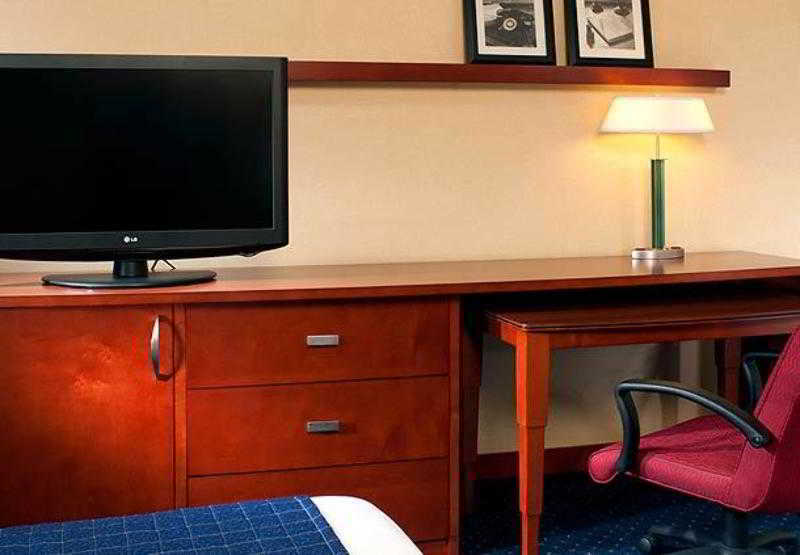 Courtyard By Marriott Detroit Livonia Hotel Bagian luar foto
