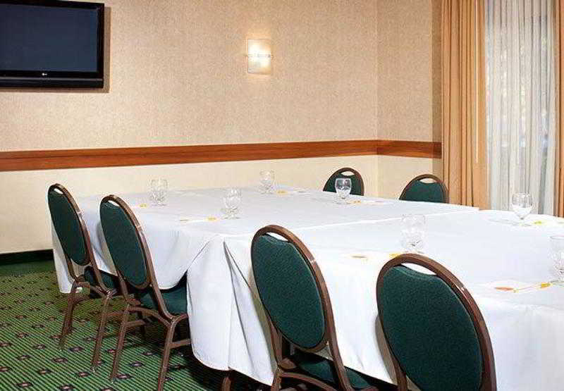 Courtyard By Marriott Detroit Livonia Hotel Bagian luar foto